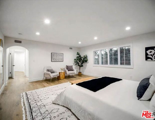 4732 Del Moreno Drive, Woodland Hills, CA 91364