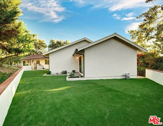 4732 Del Moreno Drive, Woodland Hills, CA 91364