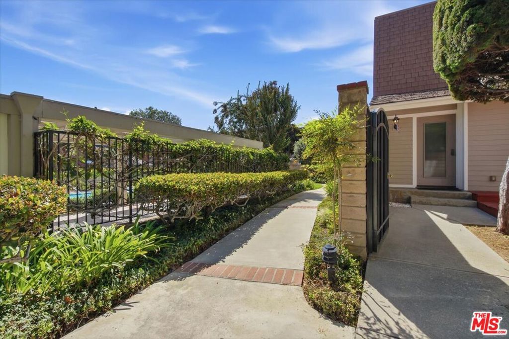 13065 Mindanao Way 8, Marina Del Rey, CA 90292 — photo 4