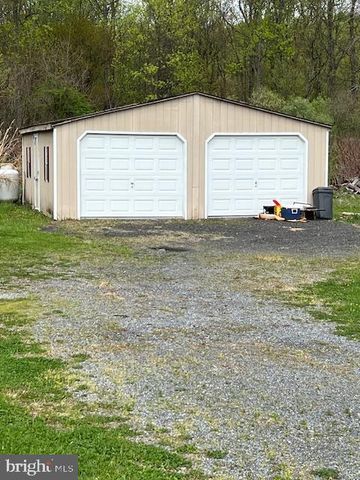 37 ERHARDT RD, Fleetwood, PA 19522