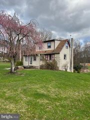37 ERHARDT RD, Fleetwood, PA 19522