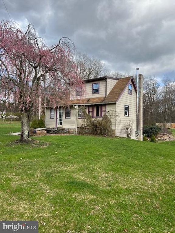 37 ERHARDT RD, Fleetwood, PA 19522