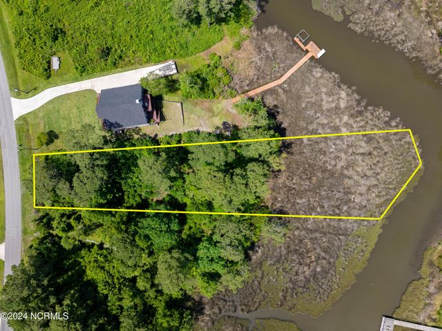 327 Chadwick Shores Drive, Sneads Ferry, NC 28460