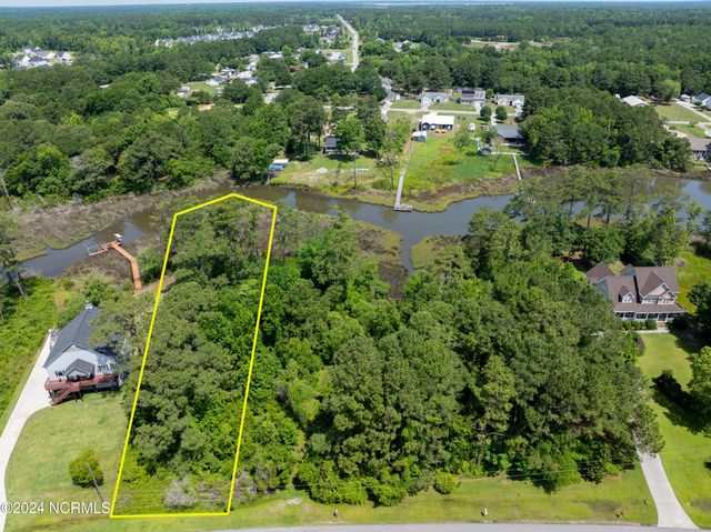 327 Chadwick Shores Drive, Sneads Ferry, NC 28460