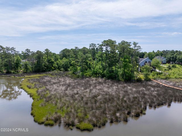 327 Chadwick Shores Drive, Sneads Ferry, NC 28460