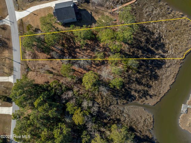 327 Chadwick Shores Drive, Sneads Ferry, NC 28460