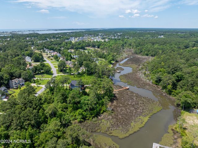 327 Chadwick Shores Drive, Sneads Ferry, NC 28460