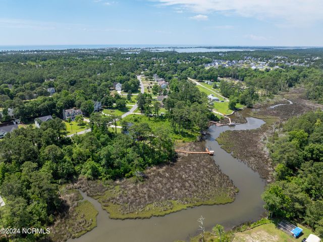 327 Chadwick Shores Drive, Sneads Ferry, NC 28460