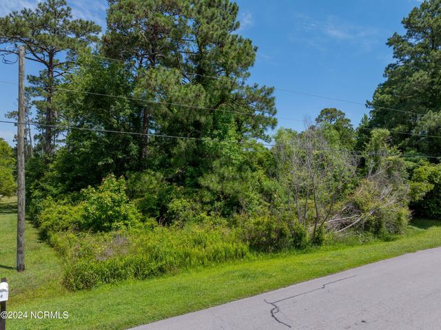 327 Chadwick Shores Drive, Sneads Ferry, NC 28460
