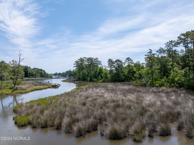 327 Chadwick Shores Drive, Sneads Ferry, NC 28460