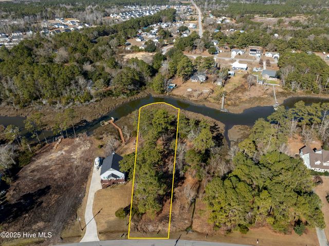 327 Chadwick Shores Drive, Sneads Ferry, NC 28460