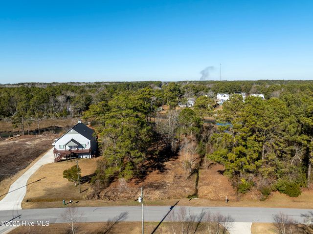 327 Chadwick Shores Drive, Sneads Ferry, NC 28460