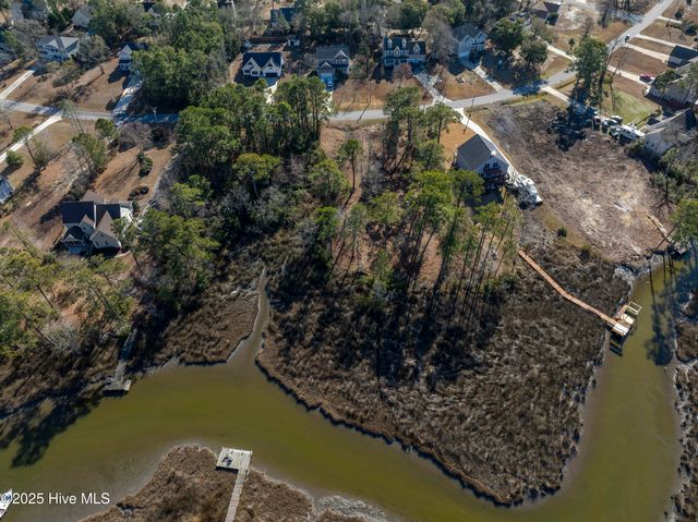 327 Chadwick Shores Drive, Sneads Ferry, NC 28460