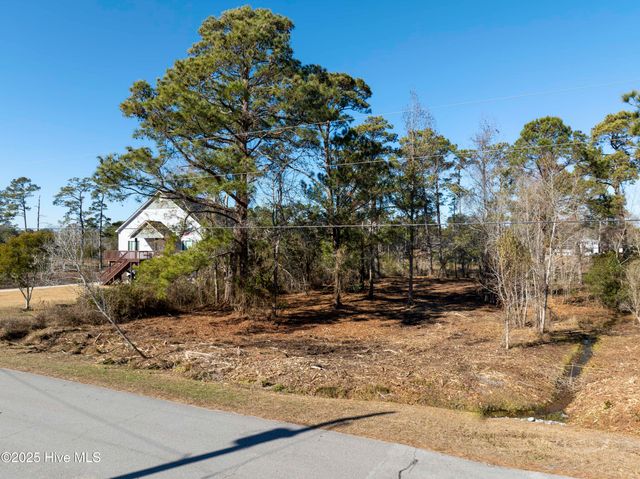 327 Chadwick Shores Drive, Sneads Ferry, NC 28460