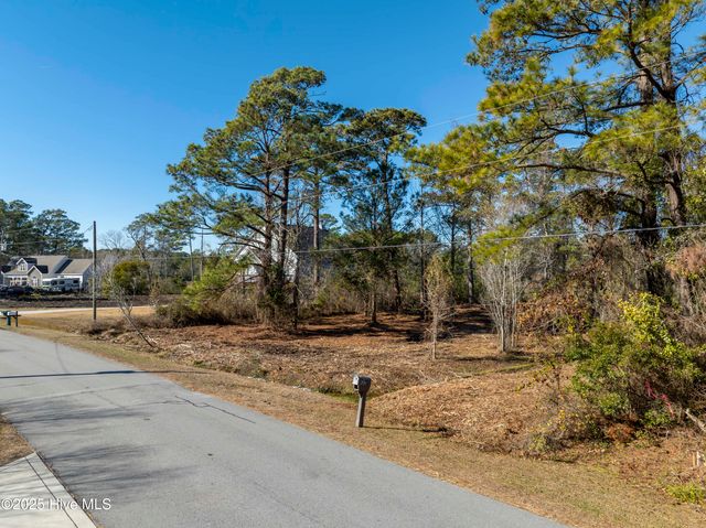 327 Chadwick Shores Drive, Sneads Ferry, NC 28460