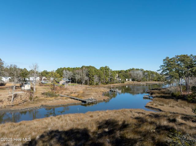 327 Chadwick Shores Drive, Sneads Ferry, NC 28460