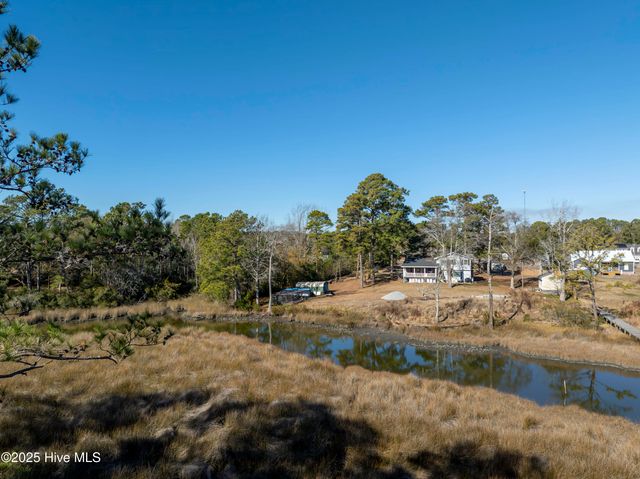 327 Chadwick Shores Drive, Sneads Ferry, NC 28460