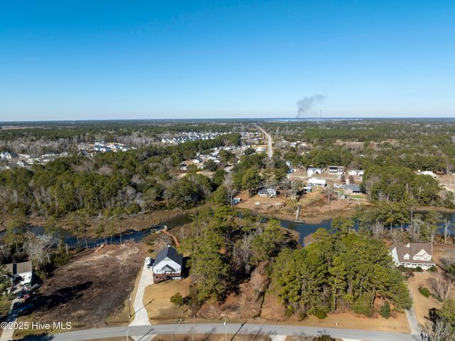 327 Chadwick Shores Drive, Sneads Ferry, NC 28460