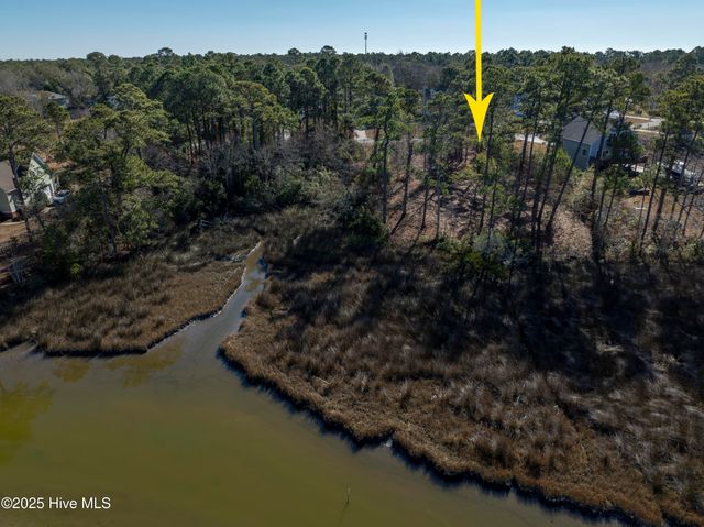 327 Chadwick Shores Drive, Sneads Ferry, NC 28460