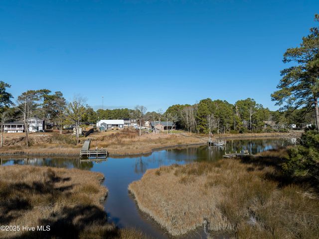 327 Chadwick Shores Drive, Sneads Ferry, NC 28460
