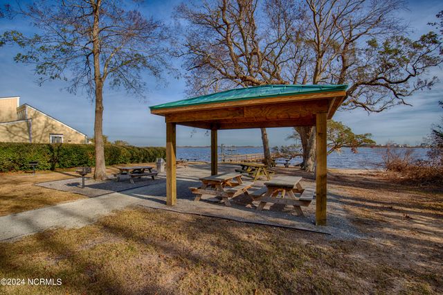 327 Chadwick Shores Drive, Sneads Ferry, NC 28460