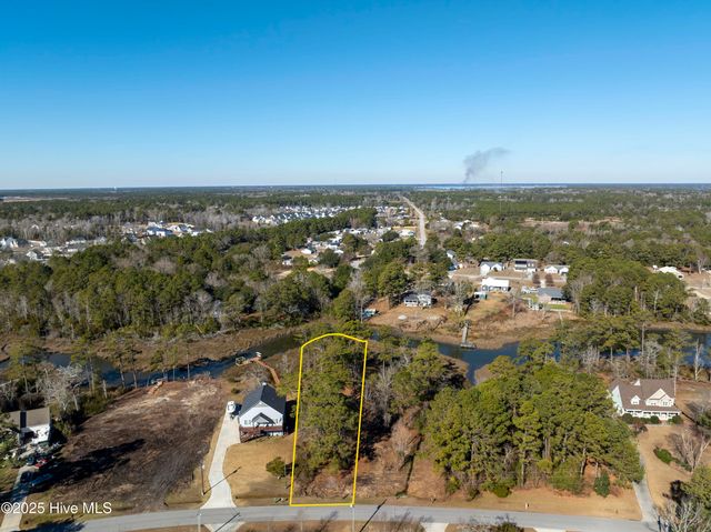 327 Chadwick Shores Drive, Sneads Ferry, NC 28460