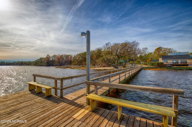 327 Chadwick Shores Drive, Sneads Ferry, NC 28460