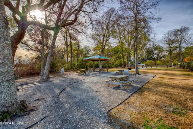 327 Chadwick Shores Drive, Sneads Ferry, NC 28460