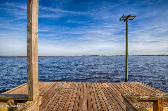 327 Chadwick Shores Drive, Sneads Ferry, NC 28460