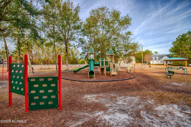 327 Chadwick Shores Drive, Sneads Ferry, NC 28460