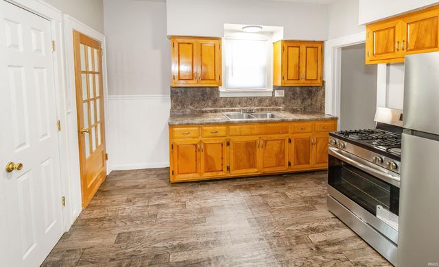 1418 E Jackson Avenue, Evansville, IN 47714