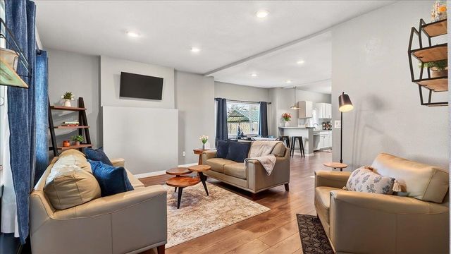 2009 W Carlisle Ave, Spokane, WA 99205