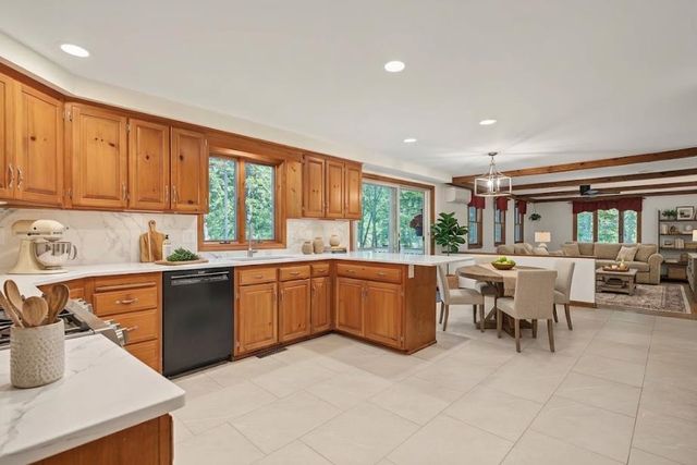 9 Millstream Drive, Exeter, NH 03833