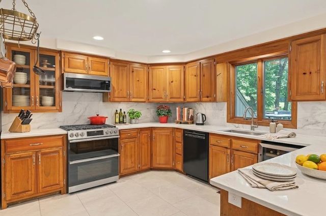 9 Millstream Drive, Exeter, NH 03833