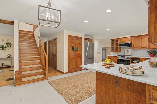 9 Millstream Drive, Exeter, NH 03833
