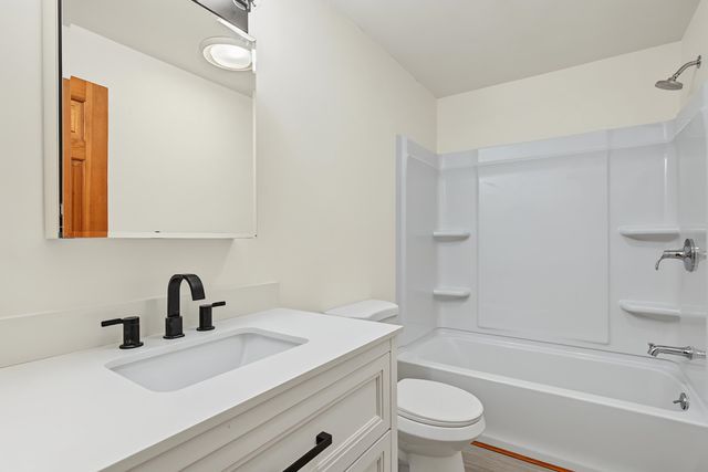 9 Millstream Drive, Exeter, NH 03833
