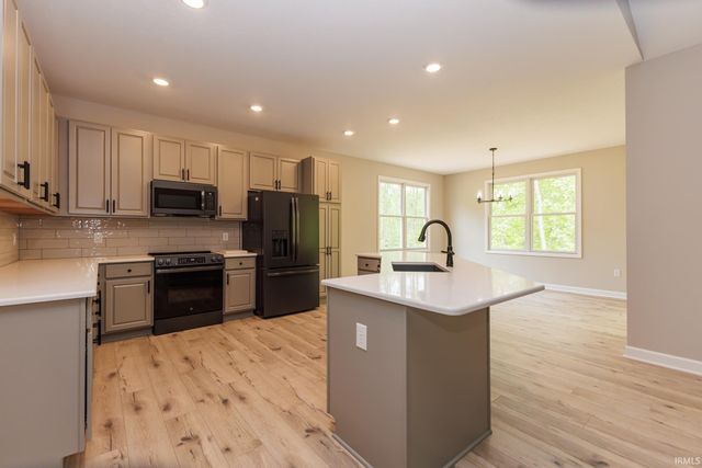 17 Red Oak Drive, Bedford, IN 47421