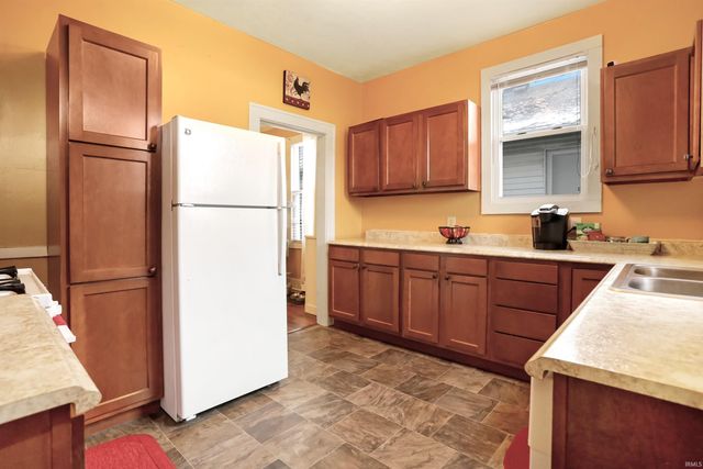 1025 Jefferson Avenue, Evansville, IN 47714