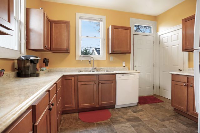 1025 Jefferson Avenue, Evansville, IN 47714