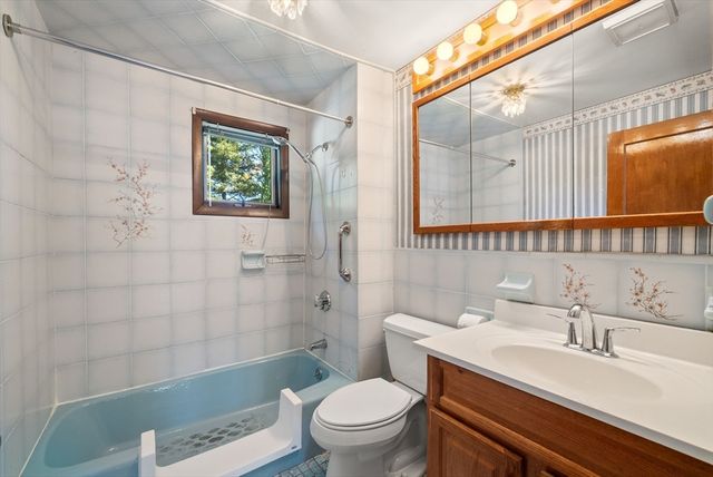 216 Park Ave, Weymouth, MA 02190