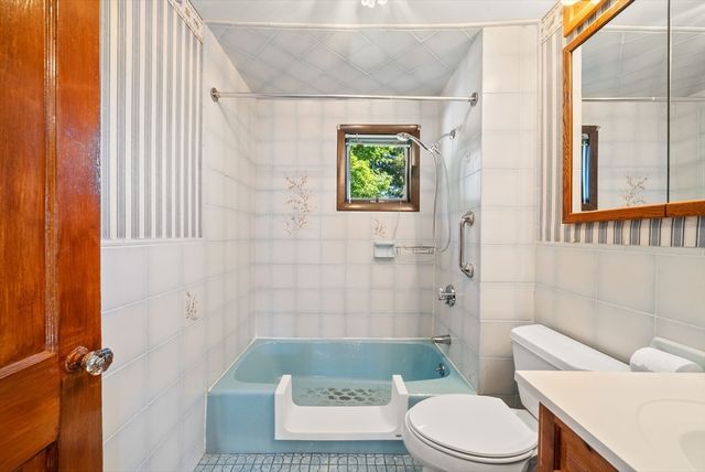 216 Park Ave, Weymouth, MA 02190
