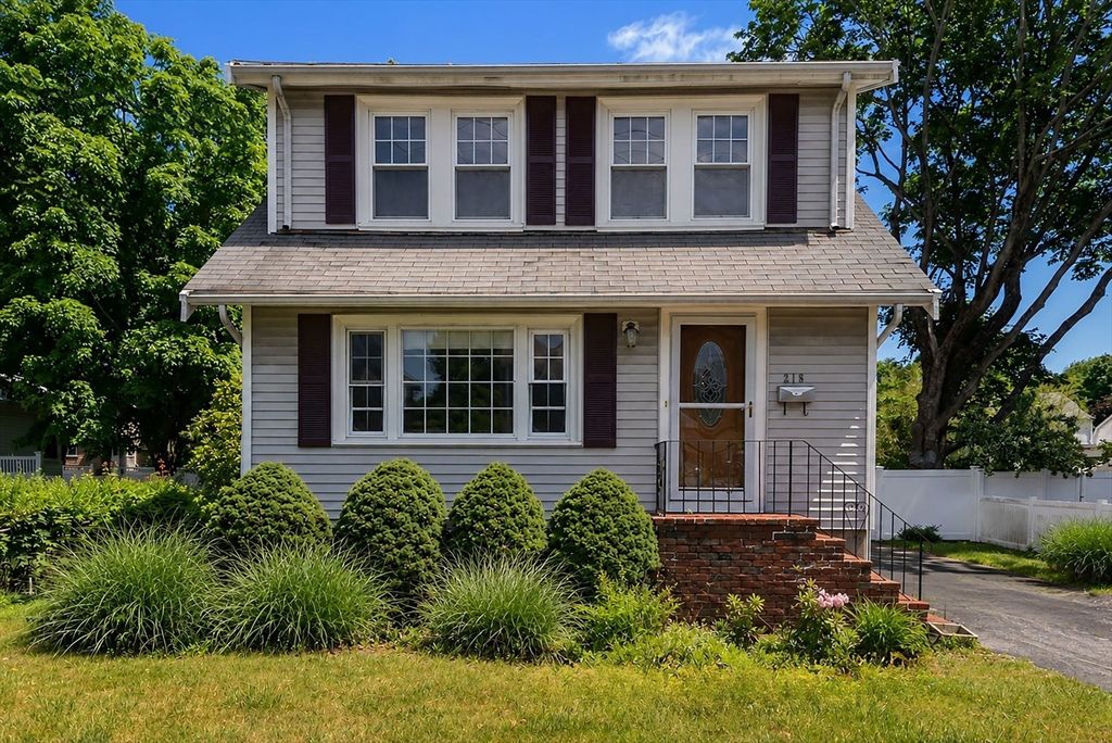 216 Park Ave, Weymouth, MA 02190