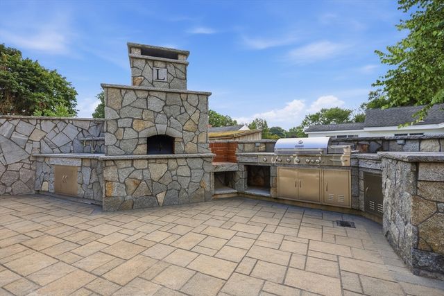 35 Oheir Way, Lowell, MA 01852