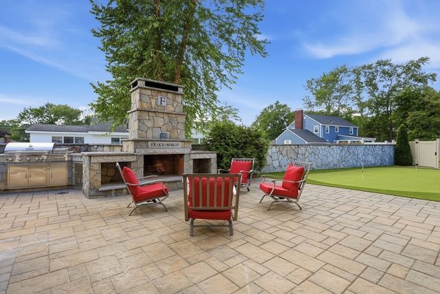 35 Oheir Way, Lowell, MA 01852