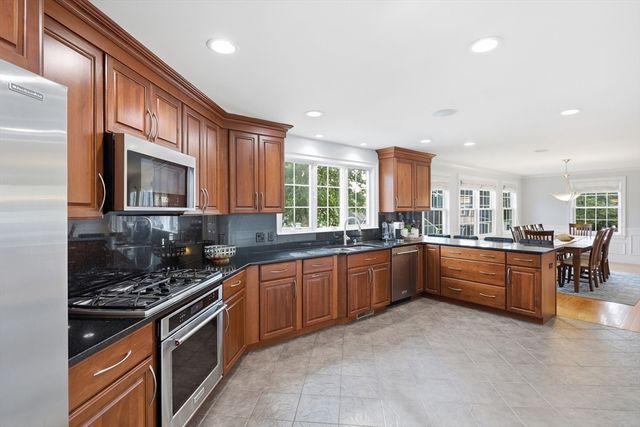 35 Oheir Way, Lowell, MA 01852