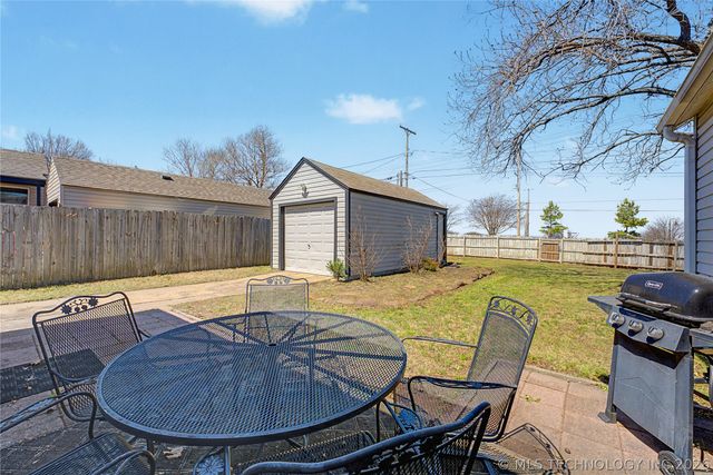 3813 E 21st Place, Tulsa, OK 74114