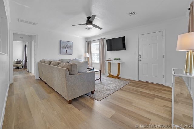 3813 E 21st Place, Tulsa, OK 74114