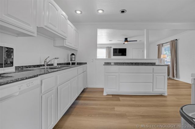 3813 E 21st Place, Tulsa, OK 74114