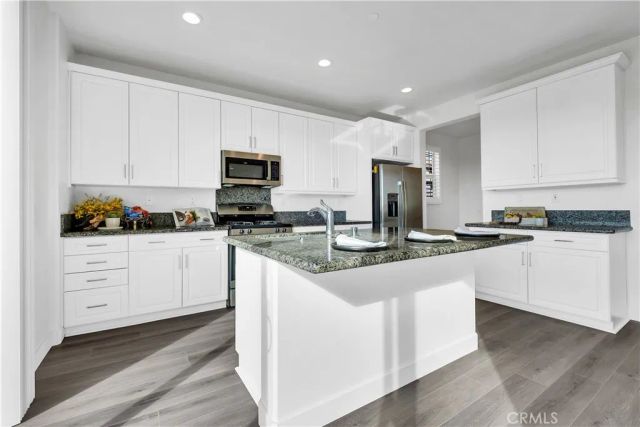 585 Haystack Loop, Perris, CA 92570