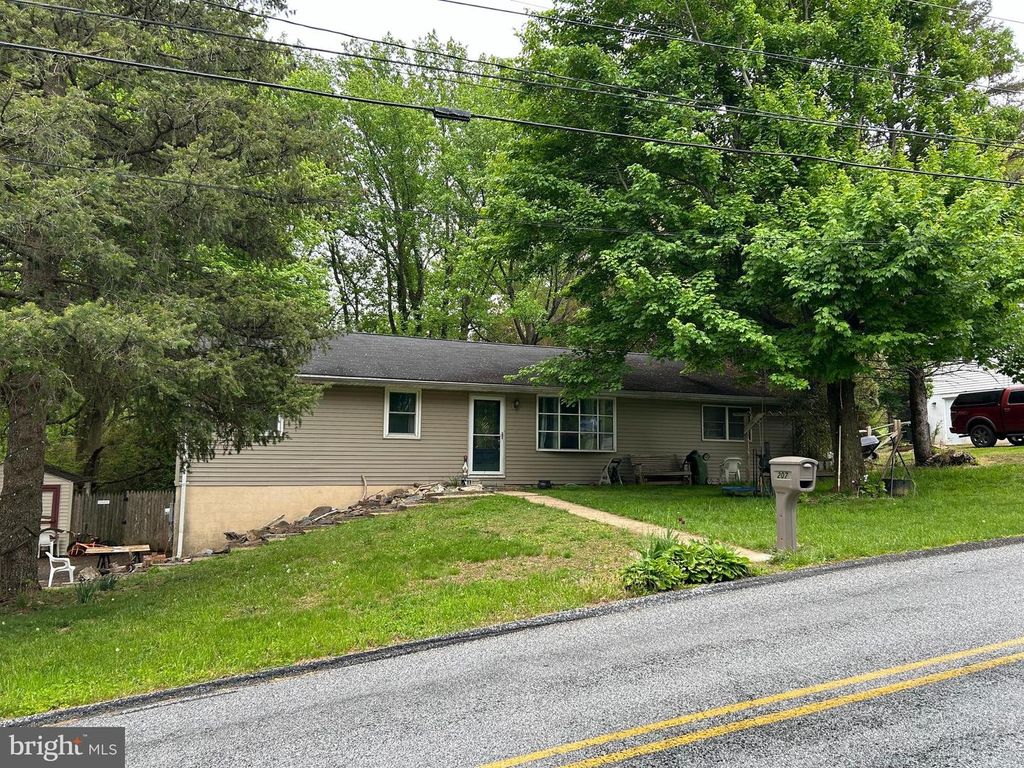 207 FORGE HILL RD, Wrightsville, PA 17368